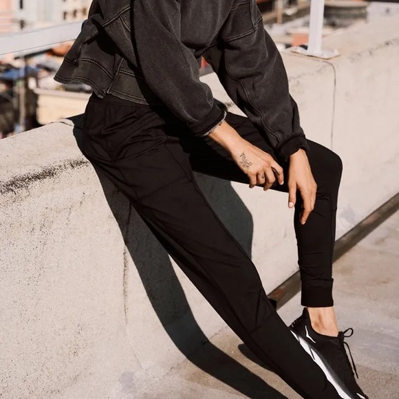 Free People Movement High Fives Jogger in Black - Picture 2 of 16